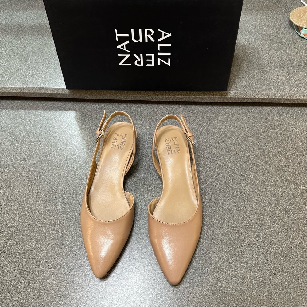 NEW Naturalizer BANKS Slingback Flats Sz 7 in Creme Brulee NWT